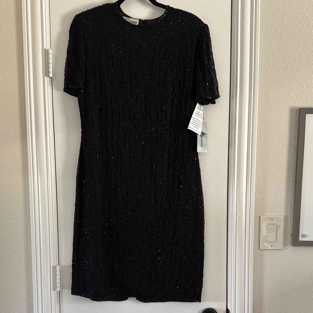 Black Mini Sheath Dress with Crew Neck for Night Out